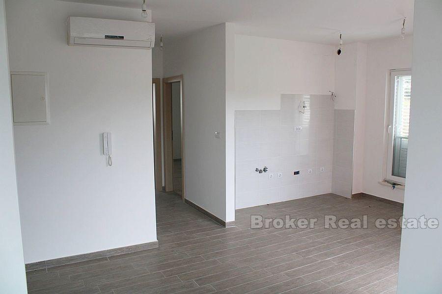 Nær Trogir, to roms leilighet 55m2 i ny bygning