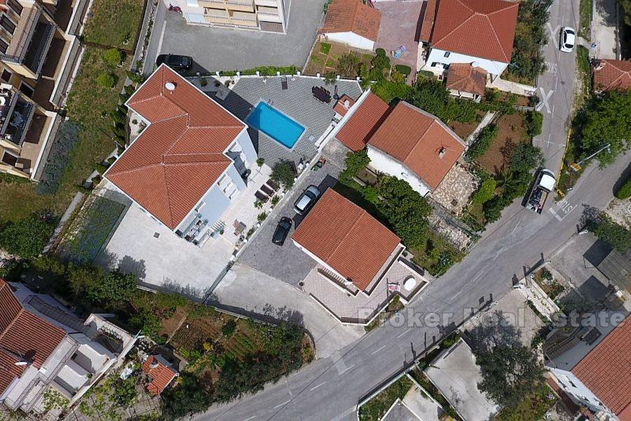 Øya Ciovo, enebolig nær stranden og havet