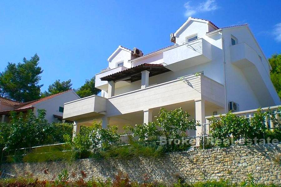 Île de Brac, maison récente avec vue mer