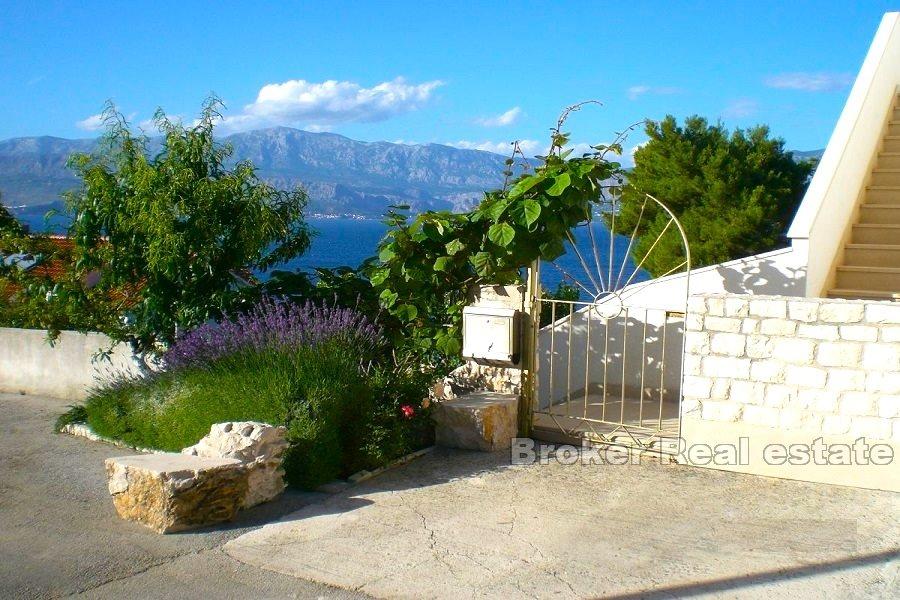 Île de Brac, maison récente avec vue mer