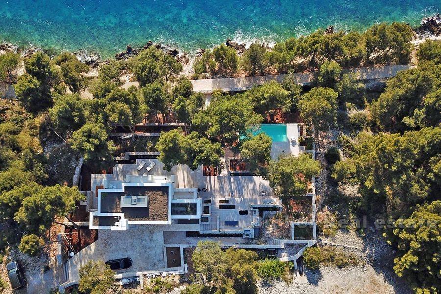 Primosten, neue, luxuriöse und moderne Villa in erster Reihe zum Meer