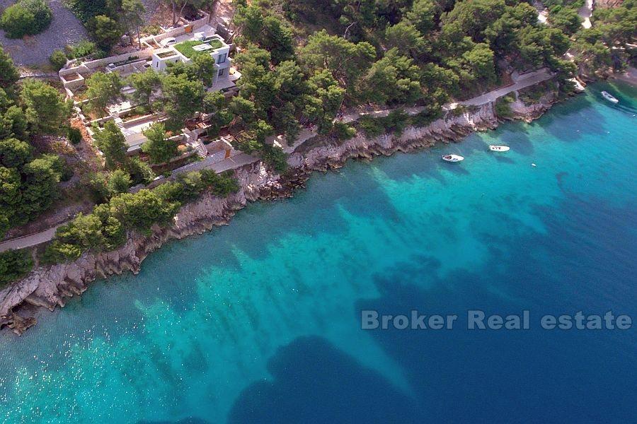 Primosten, neue, luxuriöse und moderne Villa in erster Reihe zum Meer