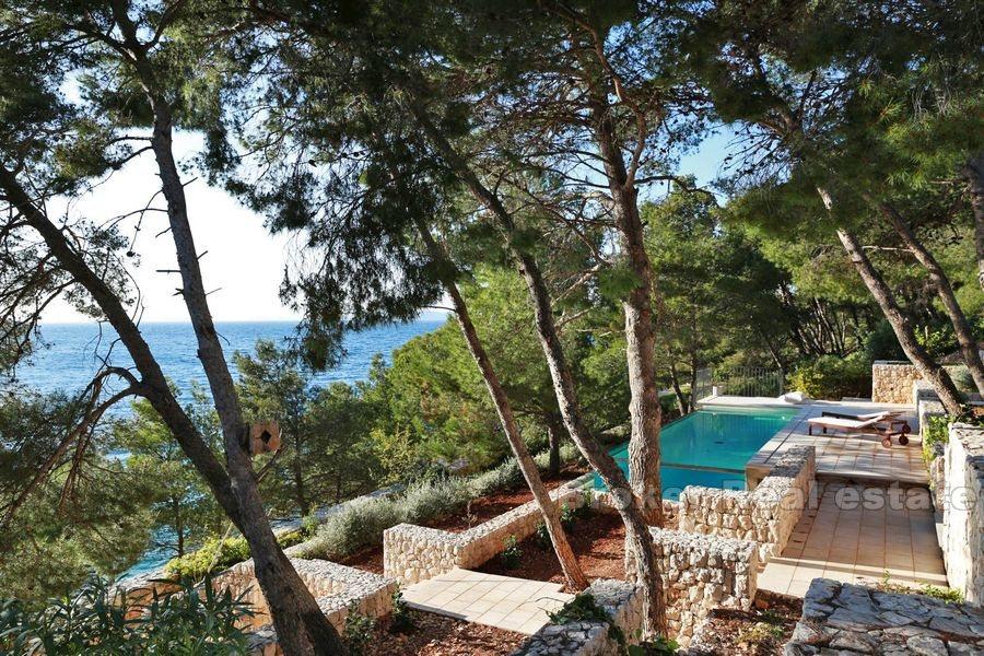 Primosten, neue, luxuriöse und moderne Villa in erster Reihe zum Meer