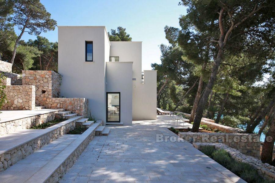 Primosten, neue, luxuriöse und moderne Villa in erster Reihe zum Meer
