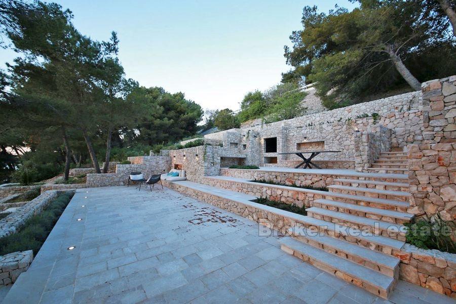 Primosten, neue, luxuriöse und moderne Villa in erster Reihe zum Meer