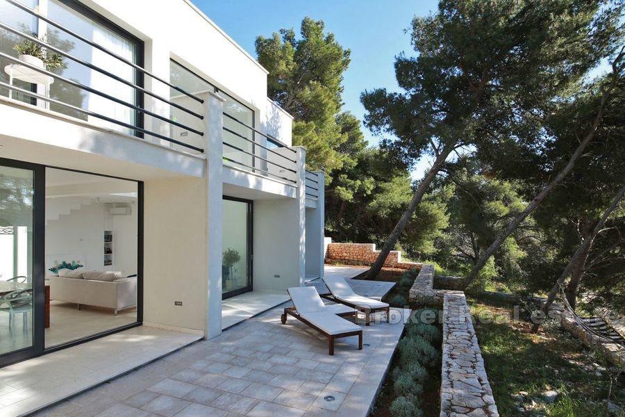 Primosten, neue, luxuriöse und moderne Villa in erster Reihe zum Meer