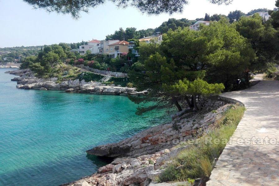Primosten, apartment with yard, first row to the sea