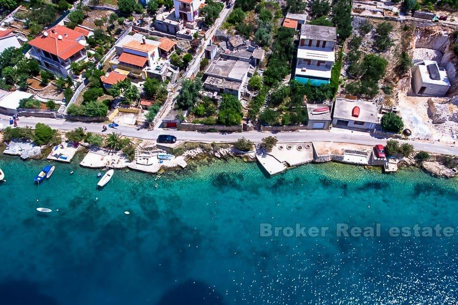 In der Nähe von Trogir, Haus am Meer