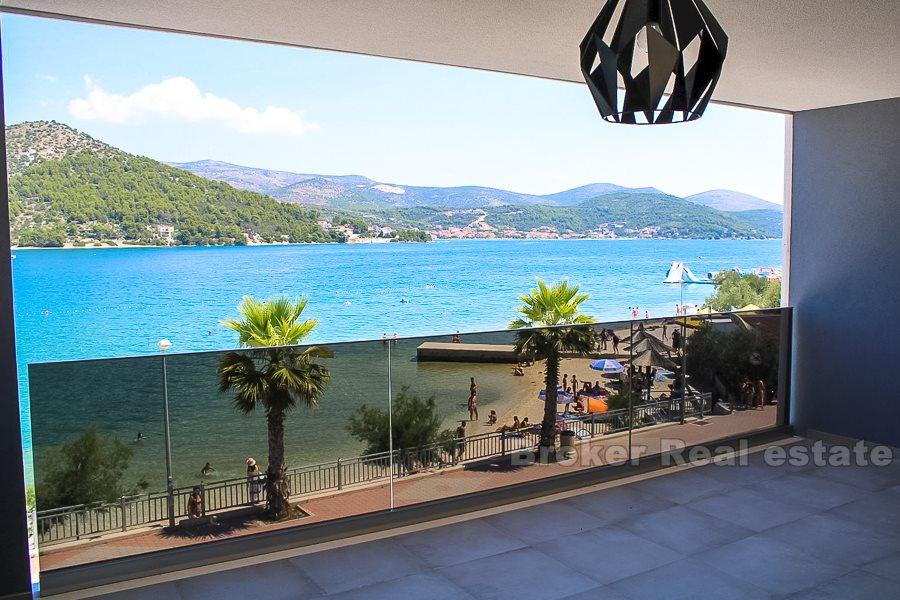 Trogir, luxusní byt, první řada k moři