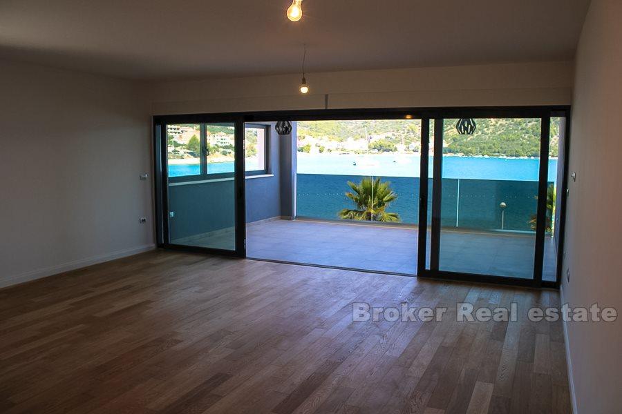 Trogir, Luxuswohnung, erste Reihe zum Meer