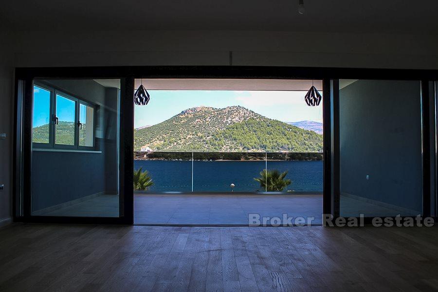 Trogir, luxusní byt, první řada k moři