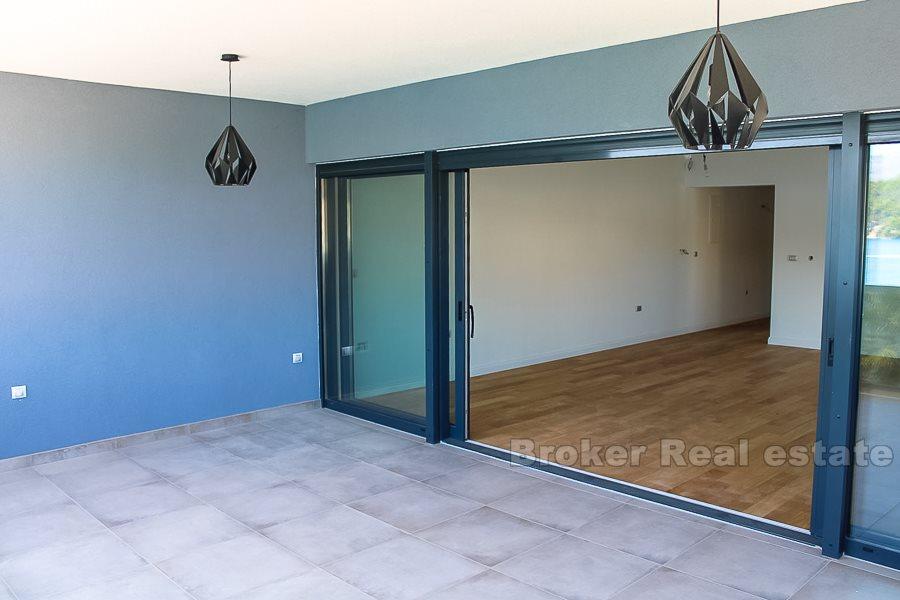 Trogir, Luxuswohnung, erste Reihe zum Meer