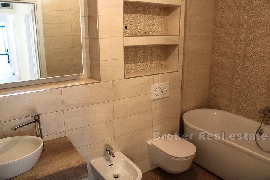 Trogir, Luxuswohnung, erste Reihe zum Meer