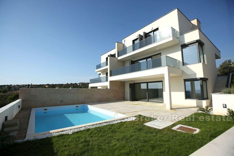 Rogoznica, vila, nová budova, výhled na moře