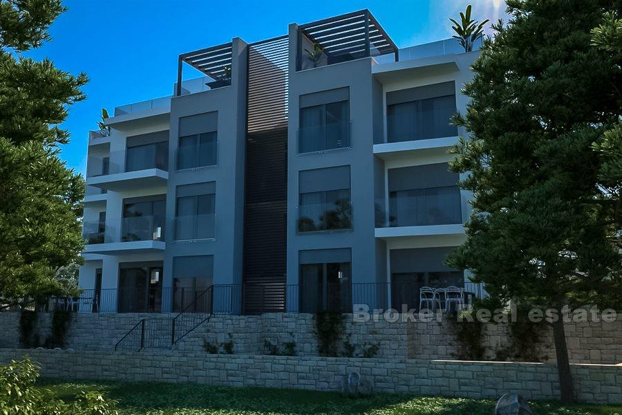 Island of Ciovo, apartments by the sea in new building