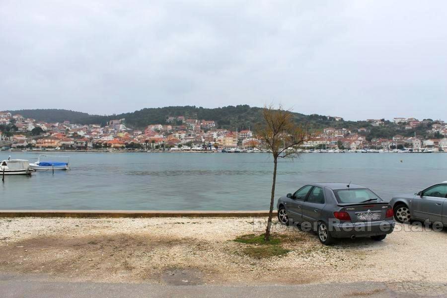 Trogir, dom do remontu nad morzem