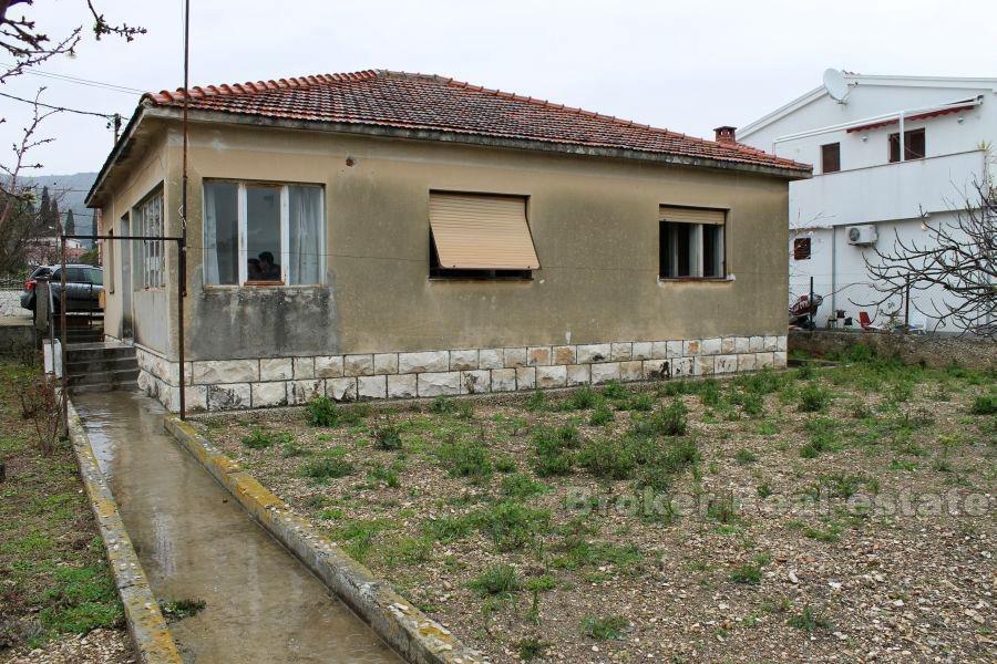 Trogir, dom do remontu nad morzem