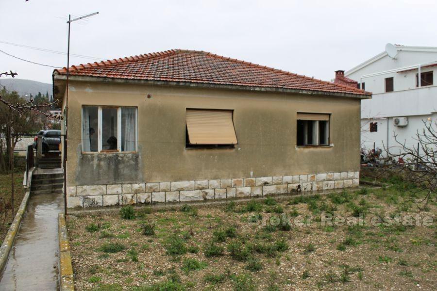 Trogir, dom do remontu nad morzem