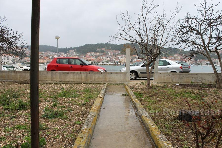 Trogir, dom do remontu nad morzem