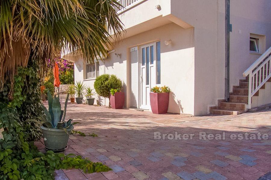 Wyspa Ciovo, dom z apartamentami z widokiem na morze