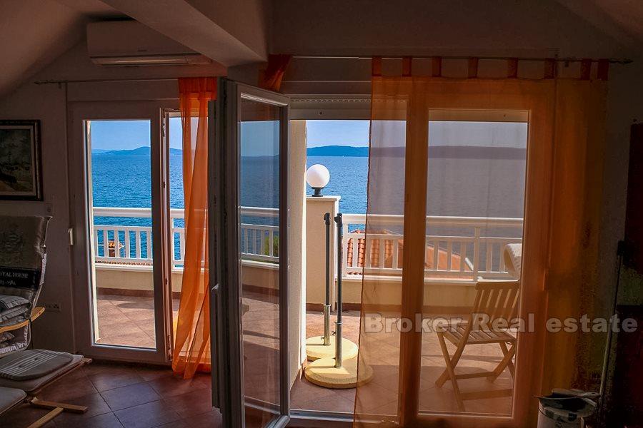 Wyspa Ciovo, dom z apartamentami z widokiem na morze