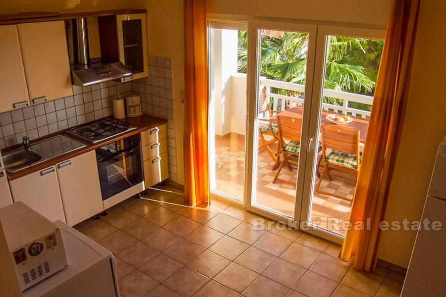 Wyspa Ciovo, dom z apartamentami z widokiem na morze