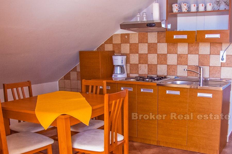 Wyspa Ciovo, dom z apartamentami z widokiem na morze