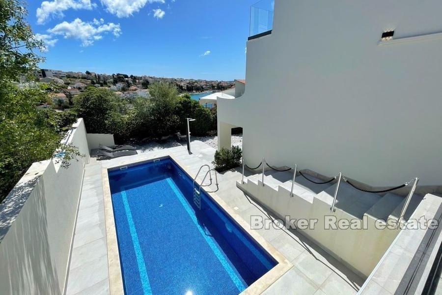 Isola di Ciovo, villa splendidamente arredata con vista mare