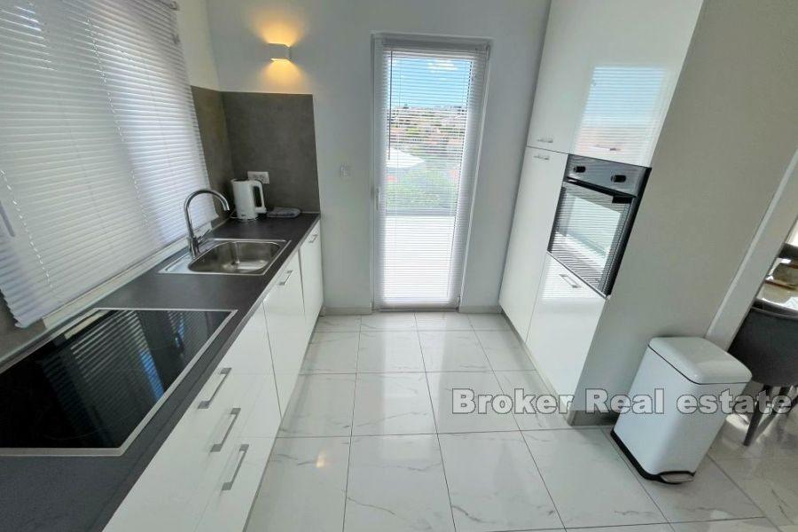 Isola di Ciovo, villa splendidamente arredata con vista mare