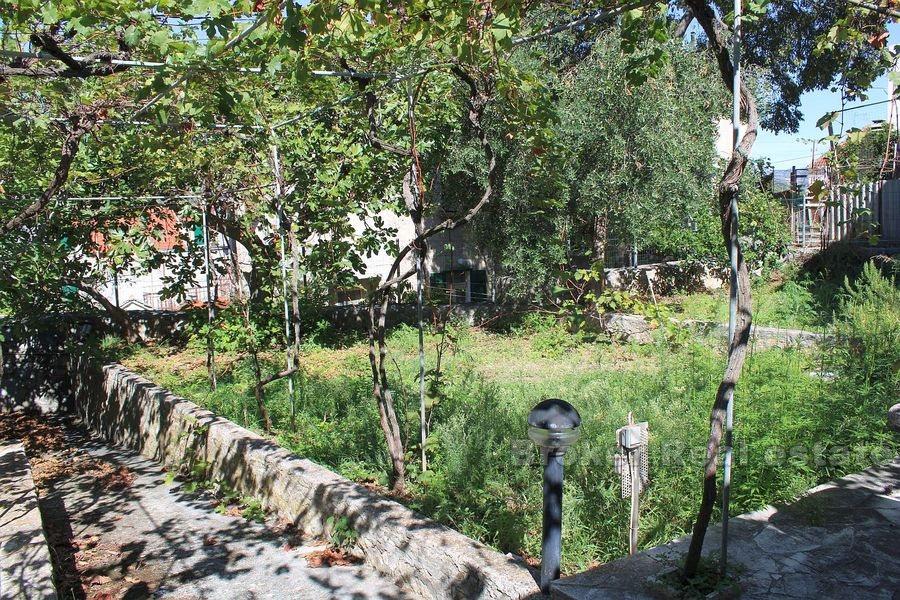 Trogir, to hus i stein i første etasje