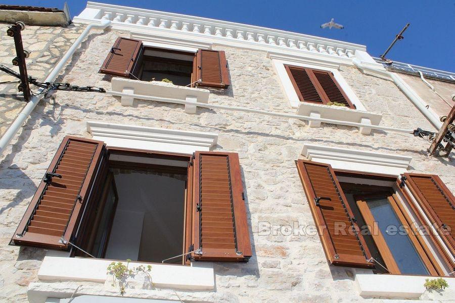 Vodice, renoverat stenhus i centrum