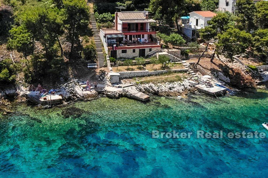 Island of Ciovo, house by the sea, 3 storeys