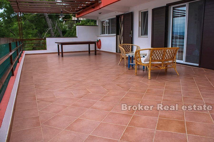 Island of Ciovo, house by the sea, 3 storeys