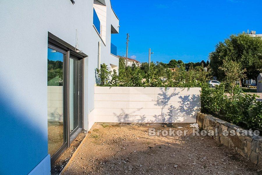 Vodice, novoizgrađeni apartmani u blizini plaže