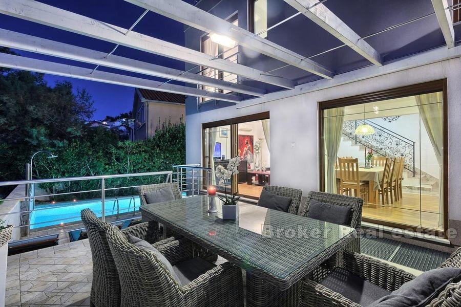 Insel Ciovo, einzigartige Villa in der ersten Reihe zum Meer