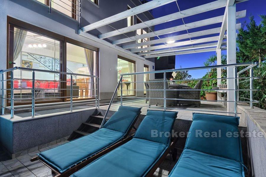 Insel Ciovo, einzigartige Villa in der ersten Reihe zum Meer