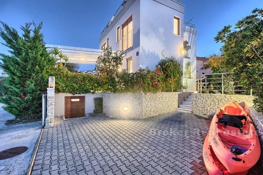 Insel Ciovo, einzigartige Villa in der ersten Reihe zum Meer