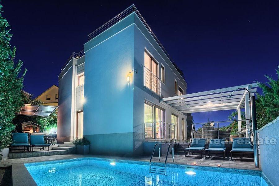 Insel Ciovo, einzigartige Villa in der ersten Reihe zum Meer