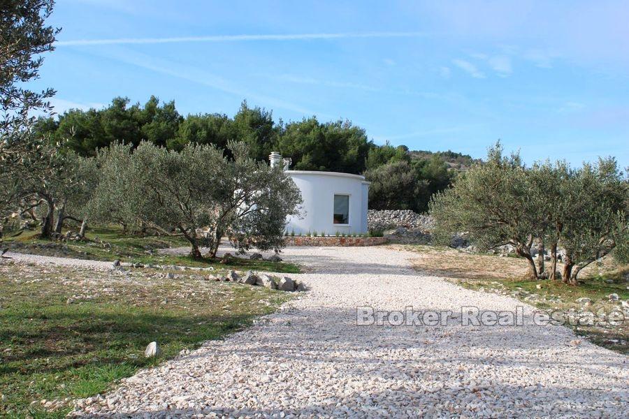 Primosten zaplecze, większa ziemia z mniejszym domem