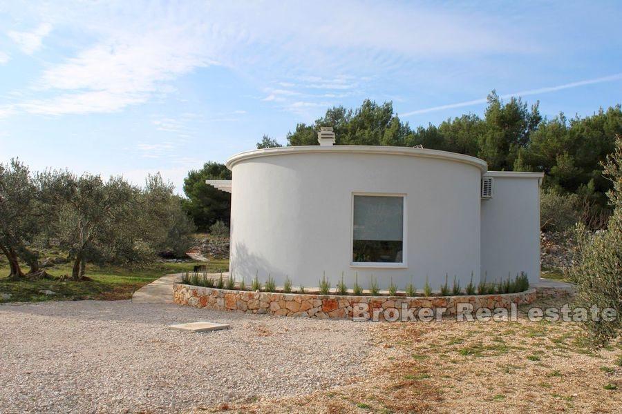 Primosten zaplecze, większa ziemia z mniejszym domem