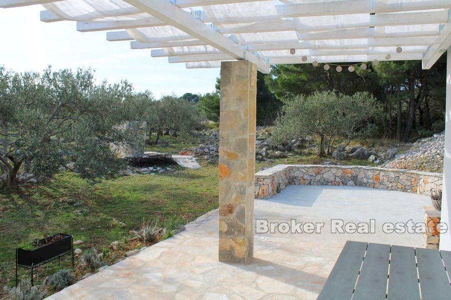 Primosten zaplecze, większa ziemia z mniejszym domem