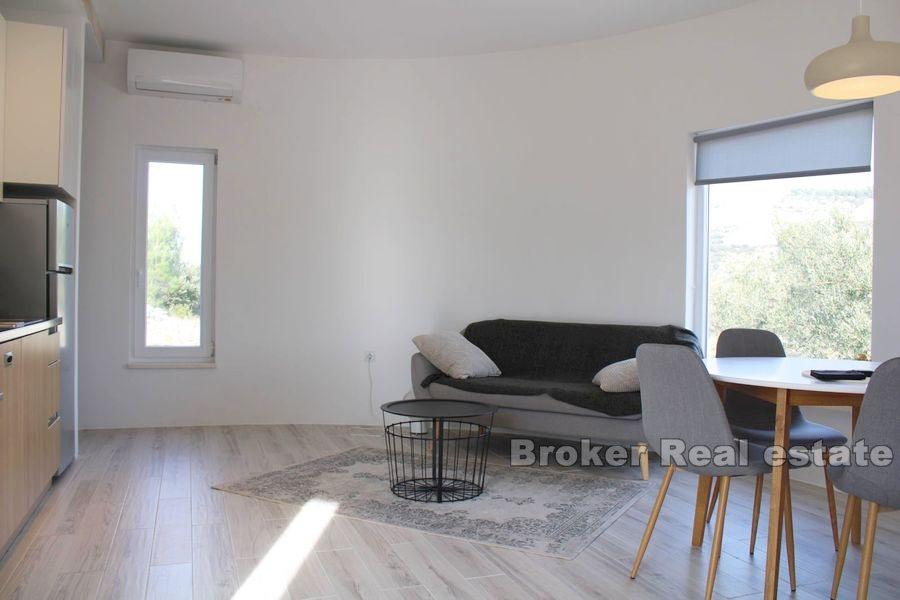 Primosten zaplecze, większa ziemia z mniejszym domem