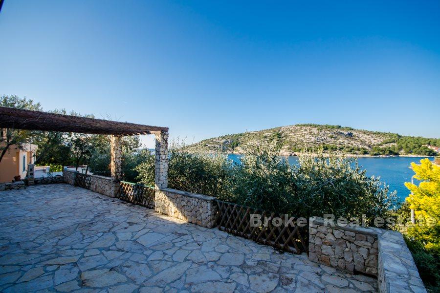 Blisko Rogoźnicy, dom w atrakcyjnej lokalizacji, pierwszy rząd do morza