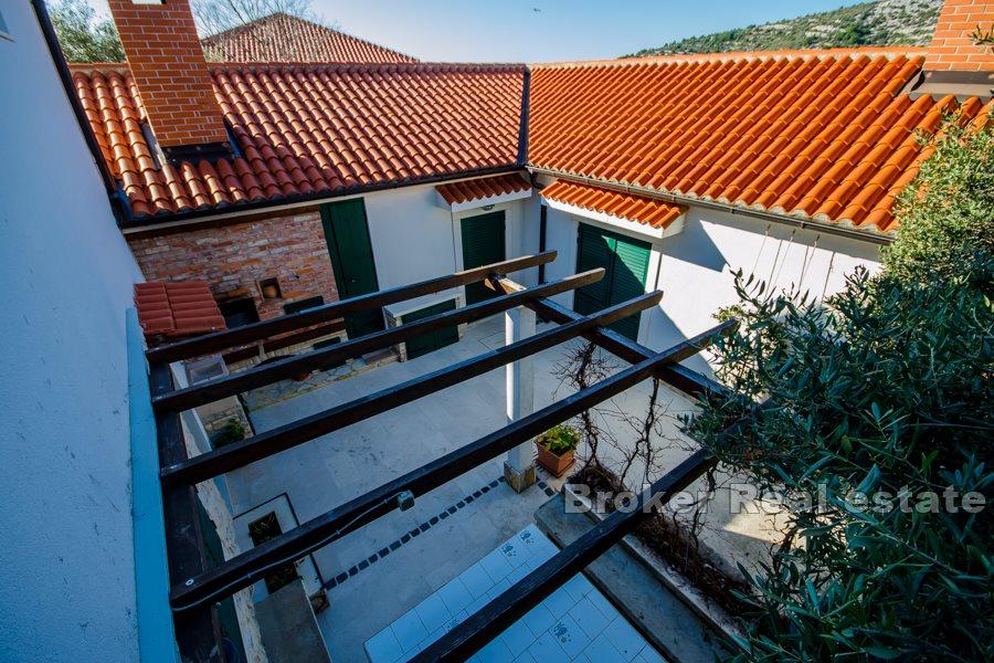 Blisko Rogoźnicy, dom w atrakcyjnej lokalizacji, pierwszy rząd do morza