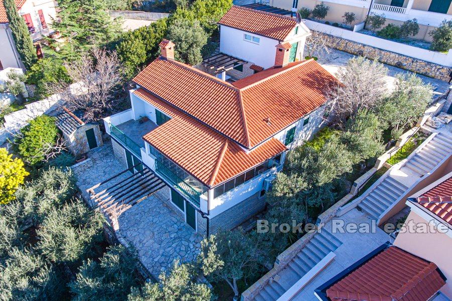 Blisko Rogoźnicy, dom w atrakcyjnej lokalizacji, pierwszy rząd do morza