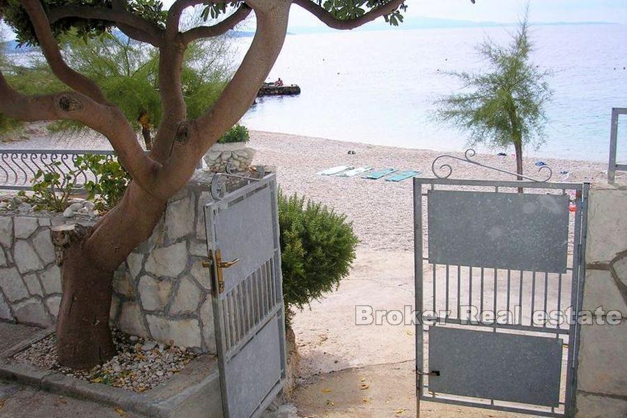 Ostrov Hvar, dvojdomek v první řadě u moře