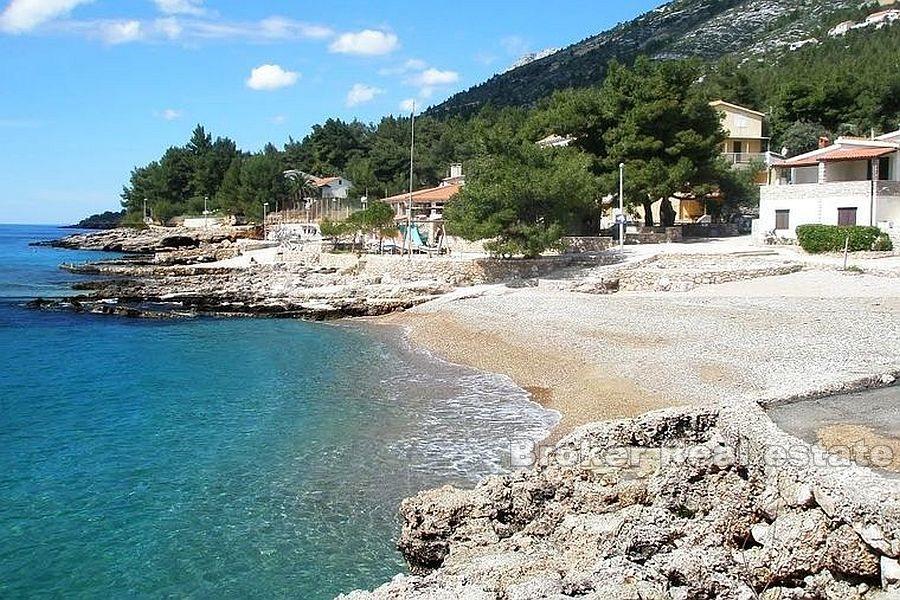 Île de Hvar, maison jumelée première rangée à la mer