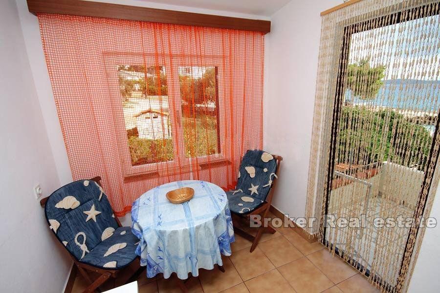 Île de Hvar, maison jumelée première rangée à la mer