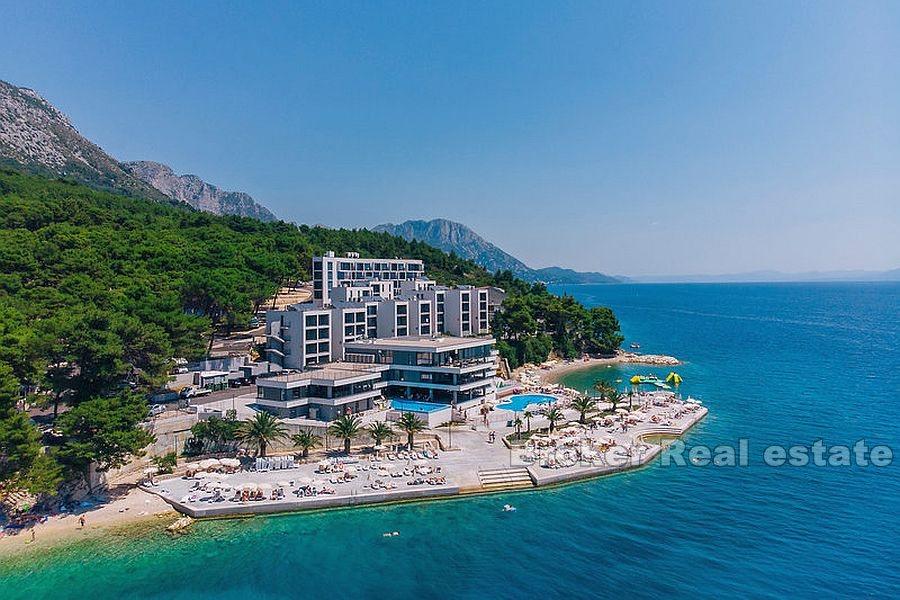 I nærheten av Makarska, nybygd hotellsted