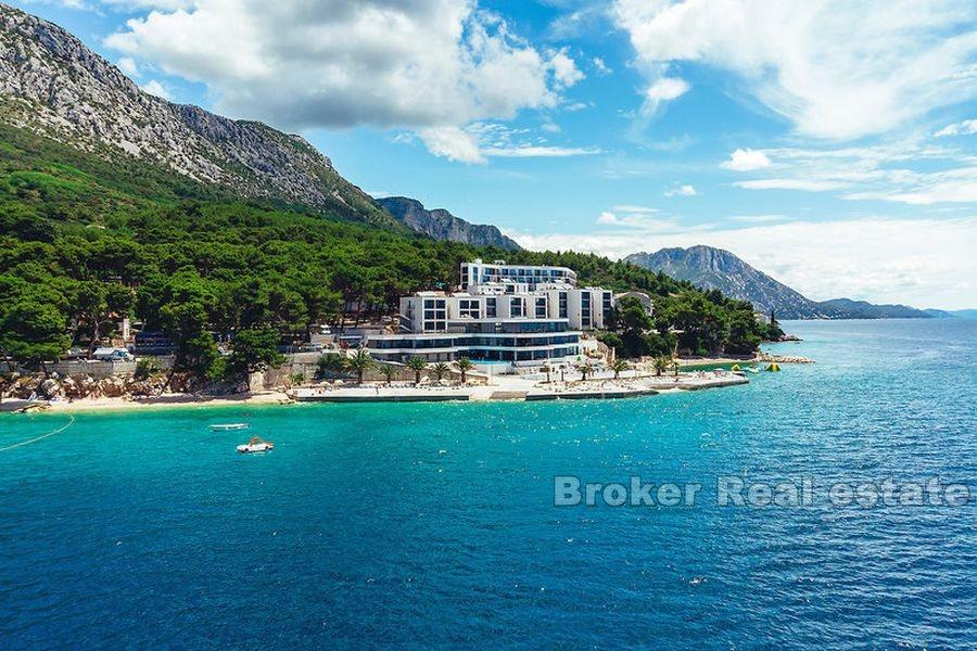 I nærheten av Makarska, nybygd hotellsted